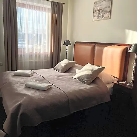 Hotel Sarenka *